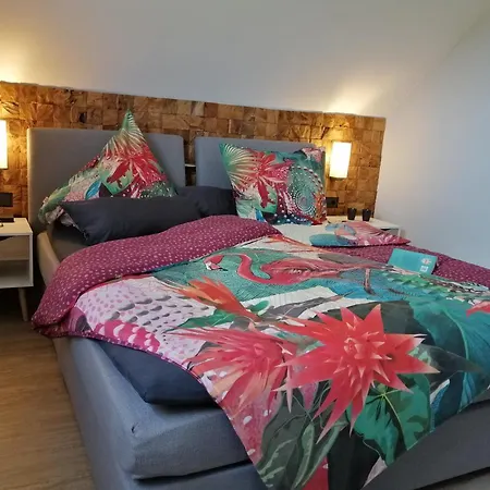 Premium-plus-ferienhaus Thiazi 펜션 *